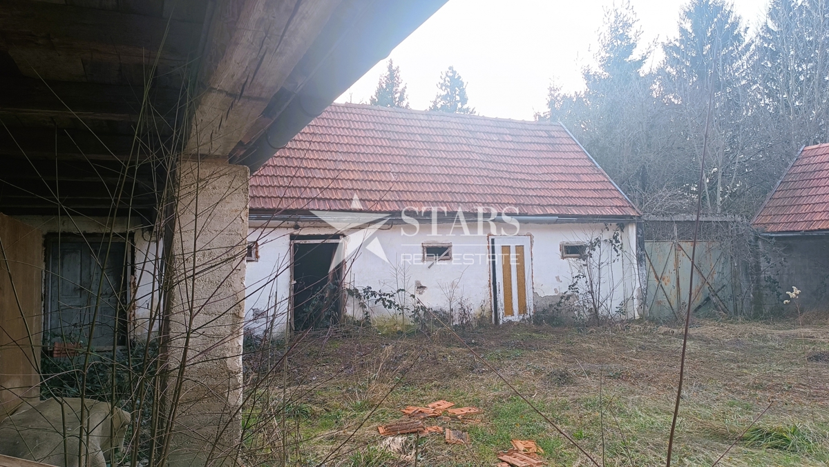 Plaški, Kmečka hiša ob potoku - idealna za družinsko življenje ali počitniško hišo