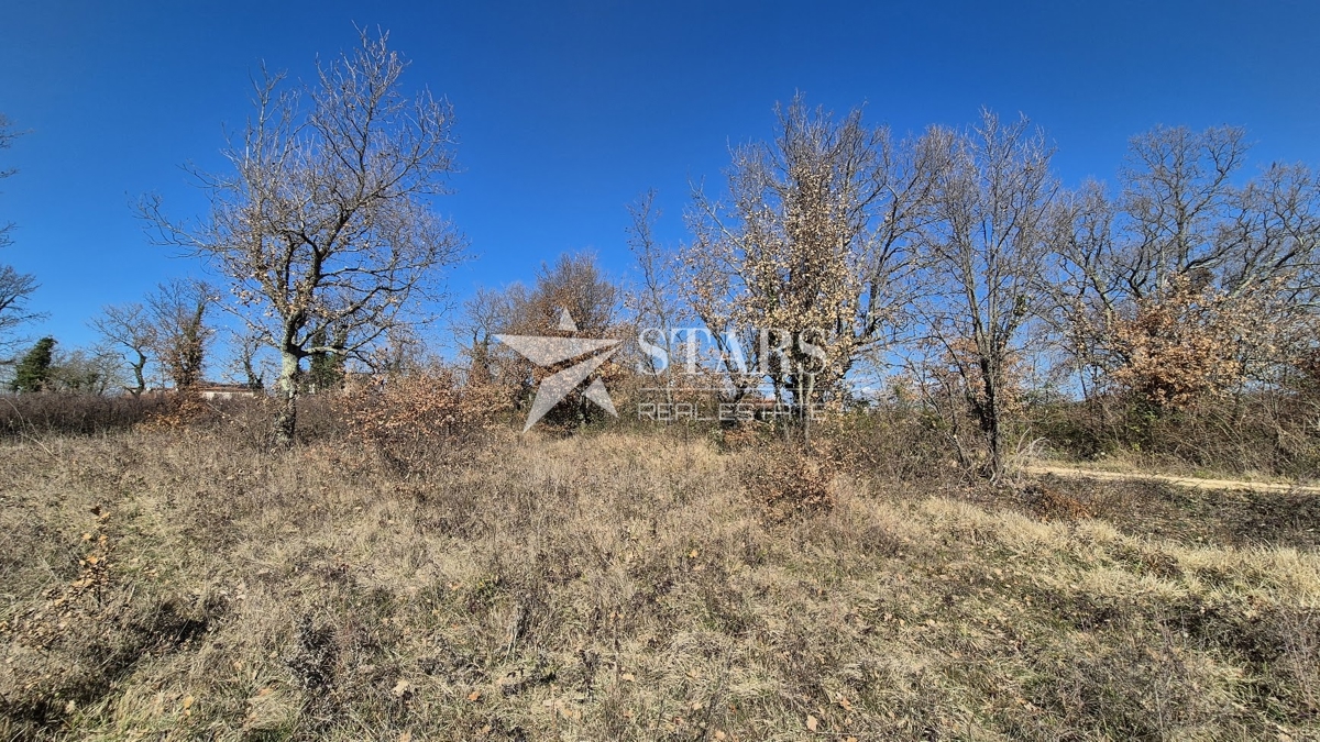 Istra, Višnjan – Žikovići – zazidljivo zemljišče 836 m²