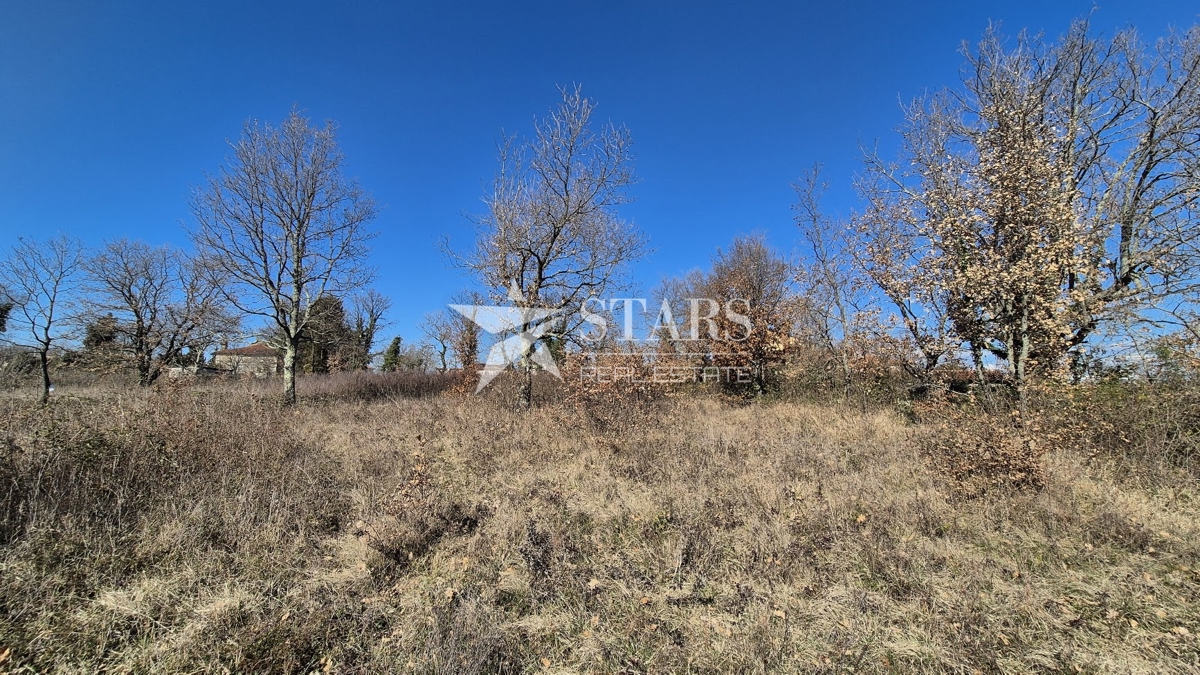 Istra, Višnjan – Žikovići – zazidljivo zemljišče 836 m²