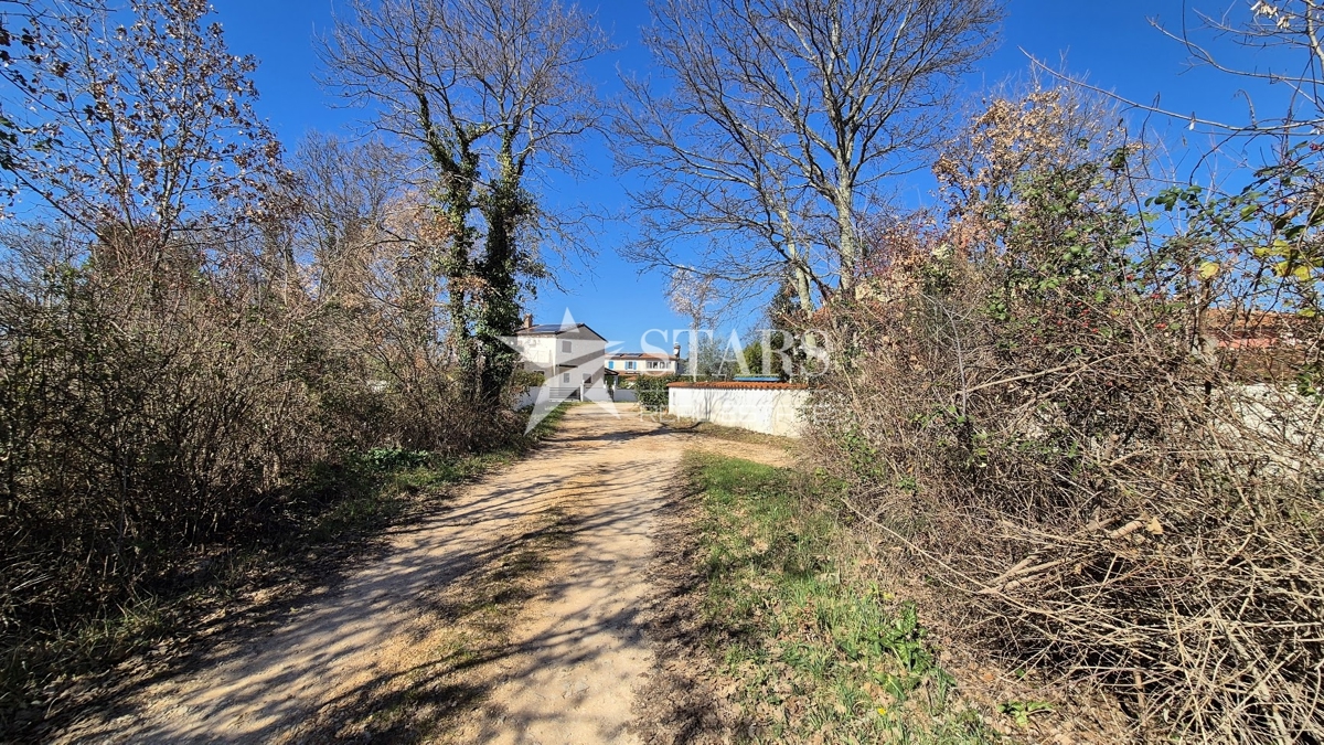 Istra, Višnjan – Žikovići – zazidljivo zemljišče 836 m²