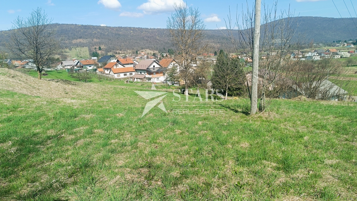 Ogulin - velika gradbena parcela s kmetijskim delom