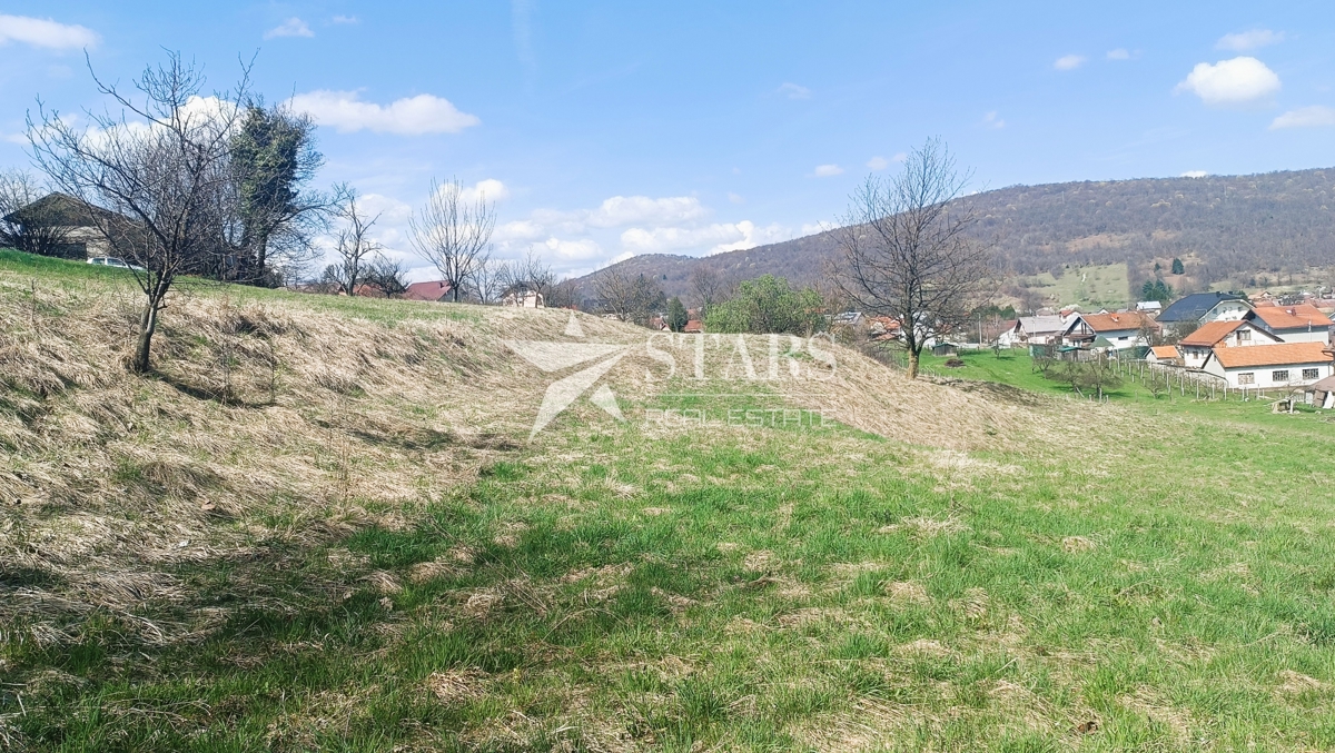 Ogulin - velika gradbena parcela s kmetijskim delom