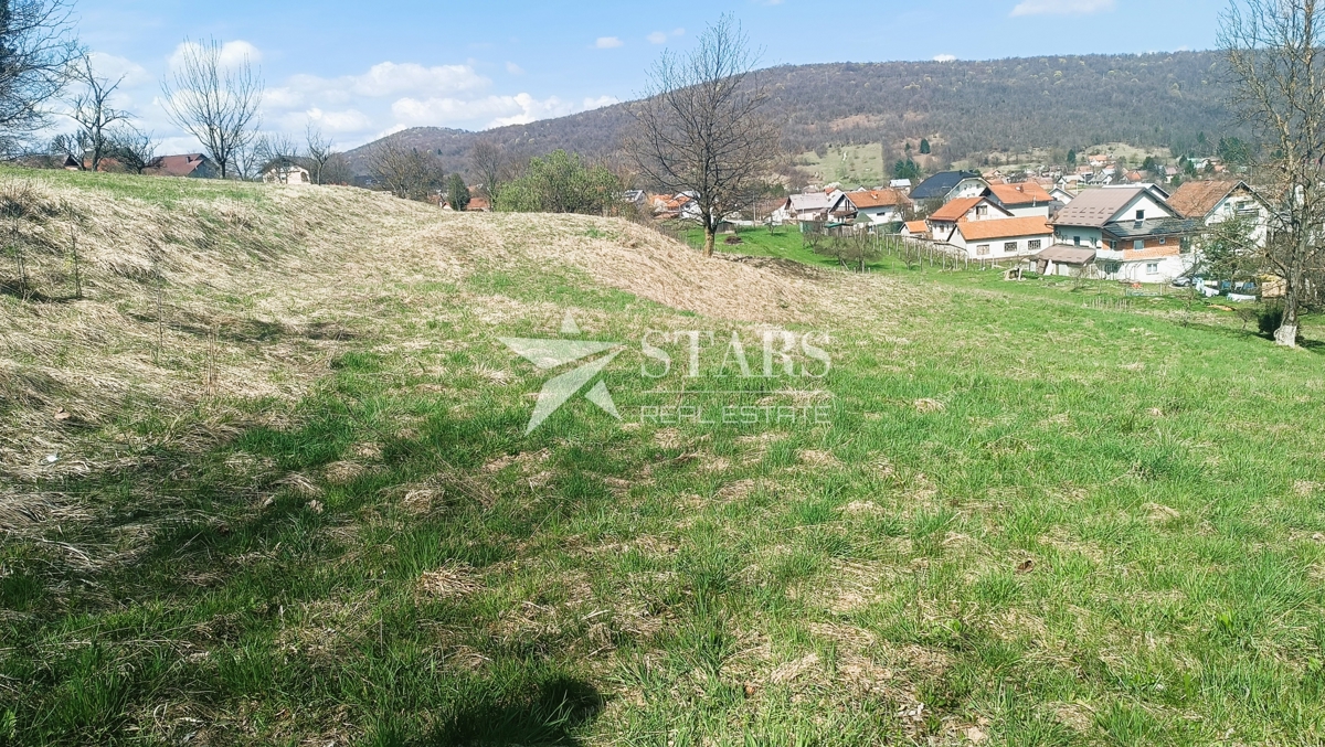 Ogulin - velika gradbena parcela s kmetijskim delom