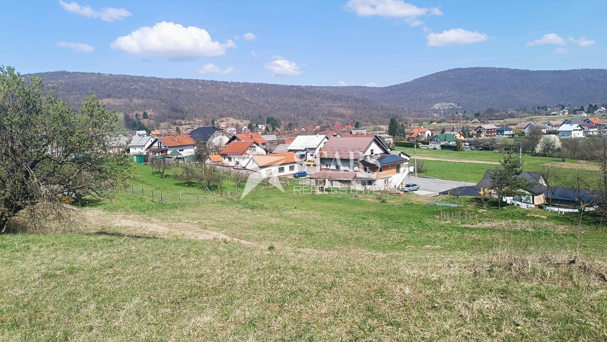 Ogulin - velika gradbena parcela s kmetijskim delom