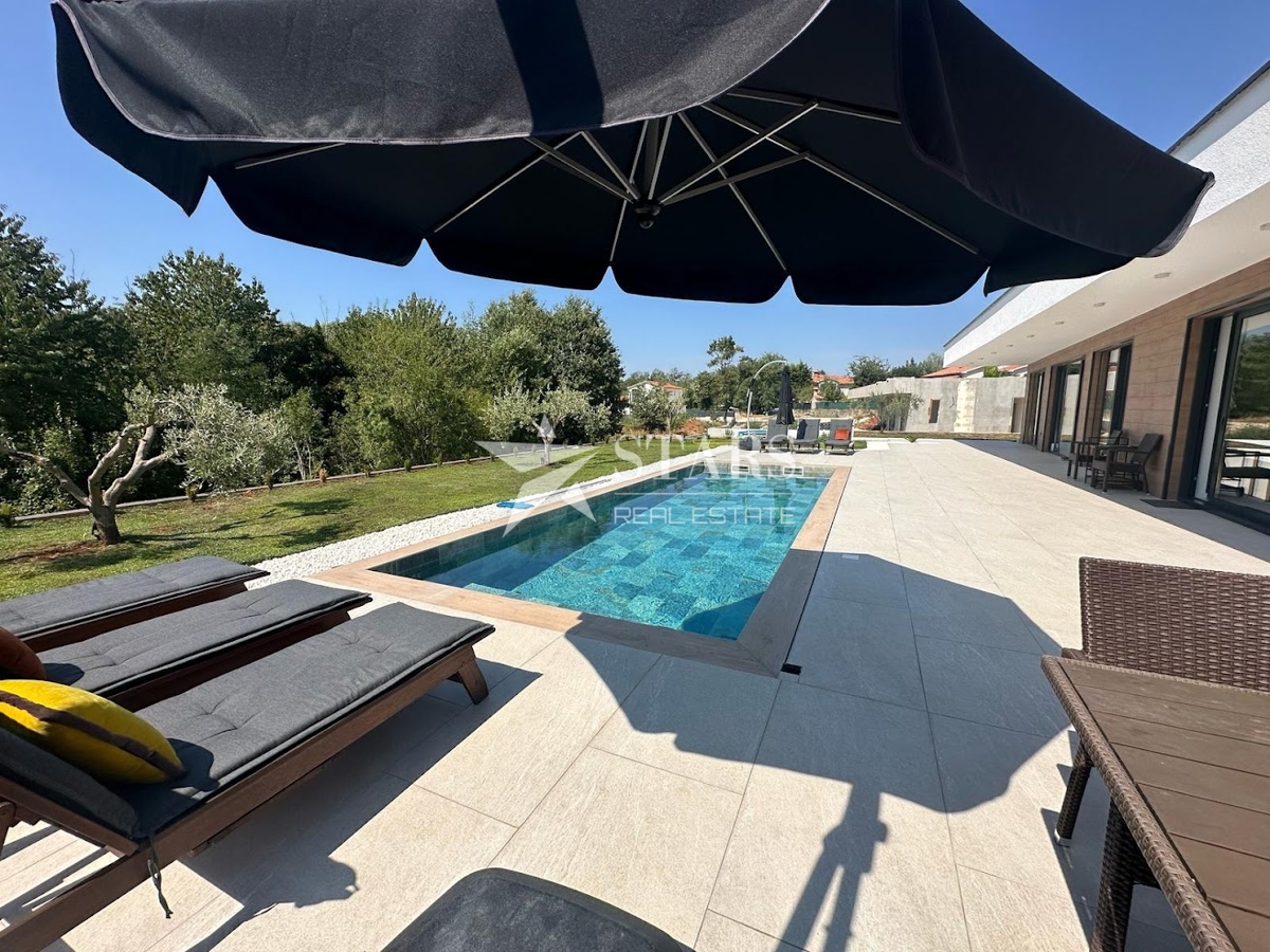 Istra, Labin – Vila z 2 Stanovanjema in Bazenom, Novogradnja