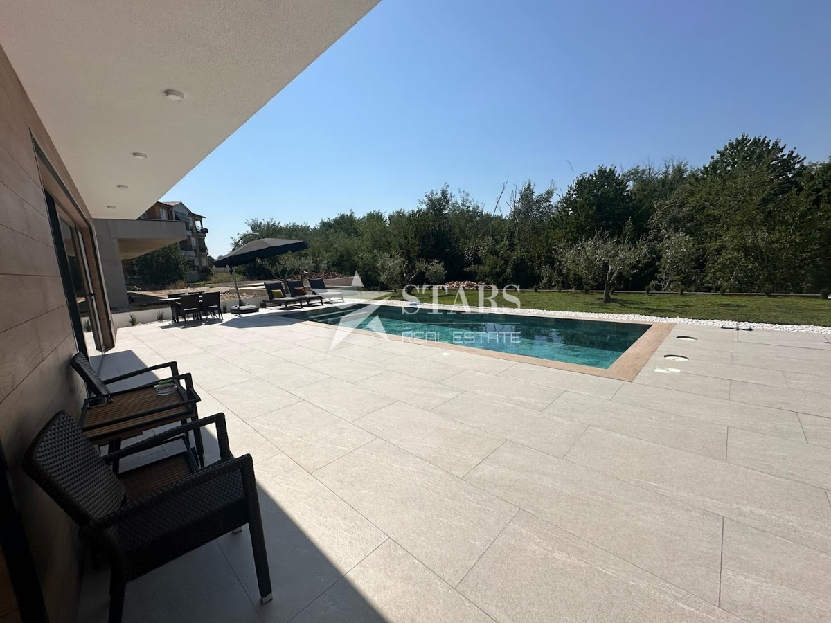 Istra, Labin – Vila z 2 Stanovanjema in Bazenom, Novogradnja