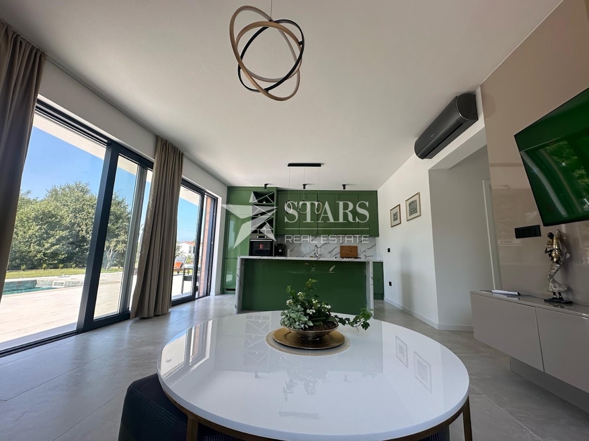 Istra, Labin – Vila z 2 Stanovanjema in Bazenom, Novogradnja