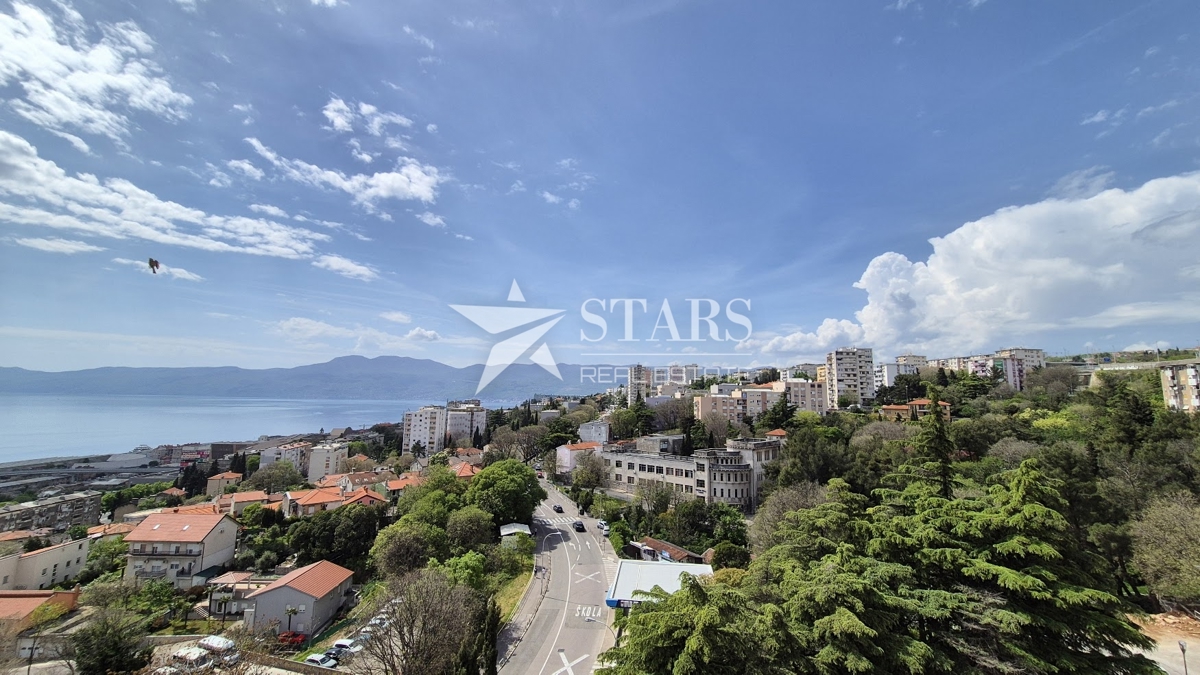 RIJEKA, TURNIĆ – 3-SOBNO STANOVANJE Z BALKONOM IN POGLEDOM NA MORJE