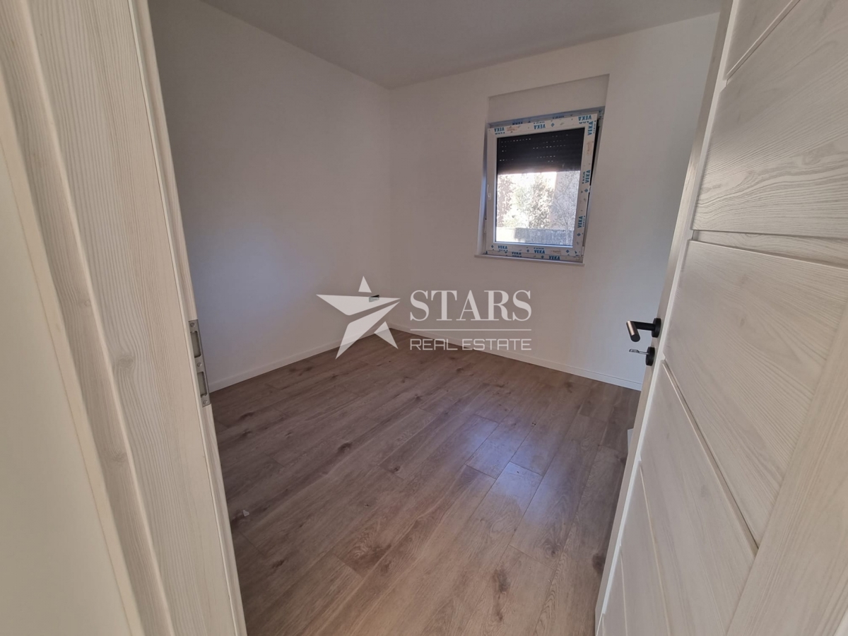 Otok Krk, Čižići, dvosobni apartma z dnevno sobo v novogradnji 