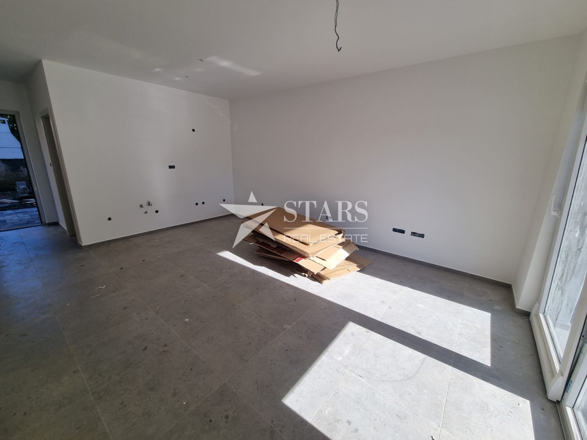 Otok Krk, Čižići, dvosobni apartma z dnevno sobo v novogradnji 