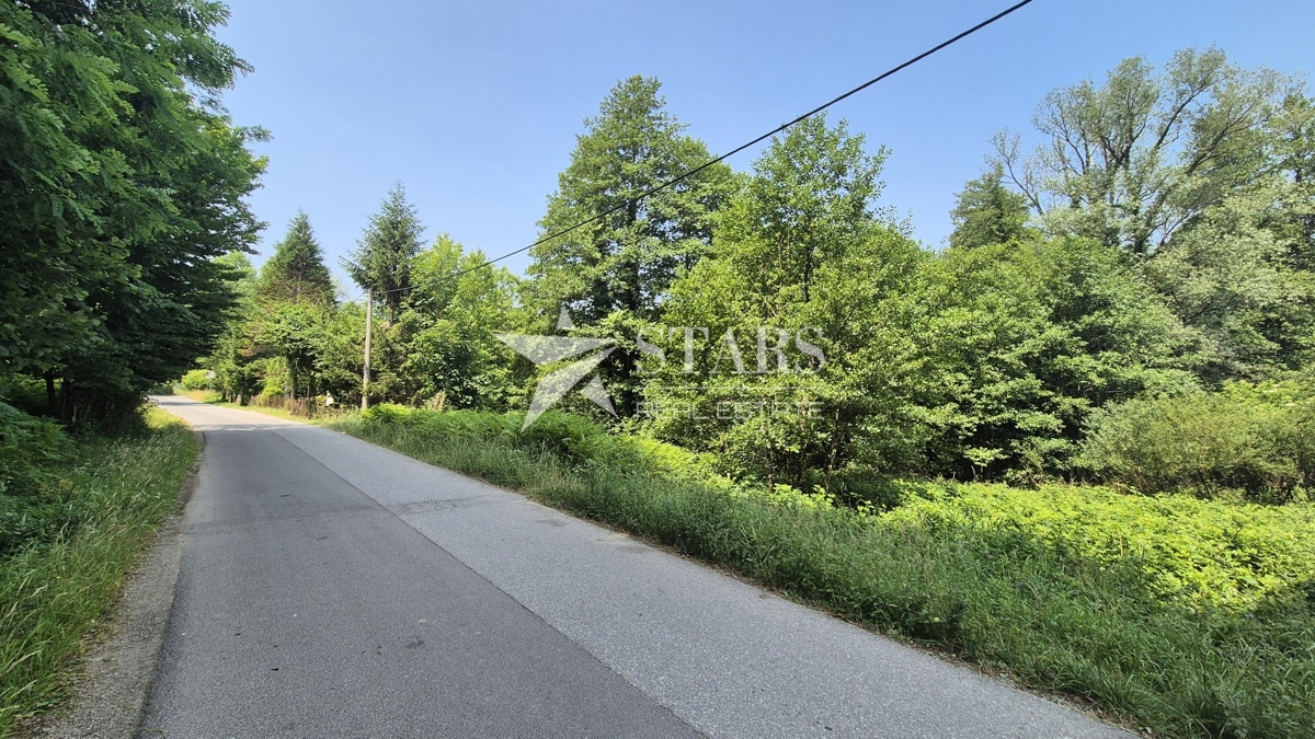 Gorski kotar, Brod na Kupi – Samo v naši ponudbi: zemljišče s skupno površino 1.787 m²