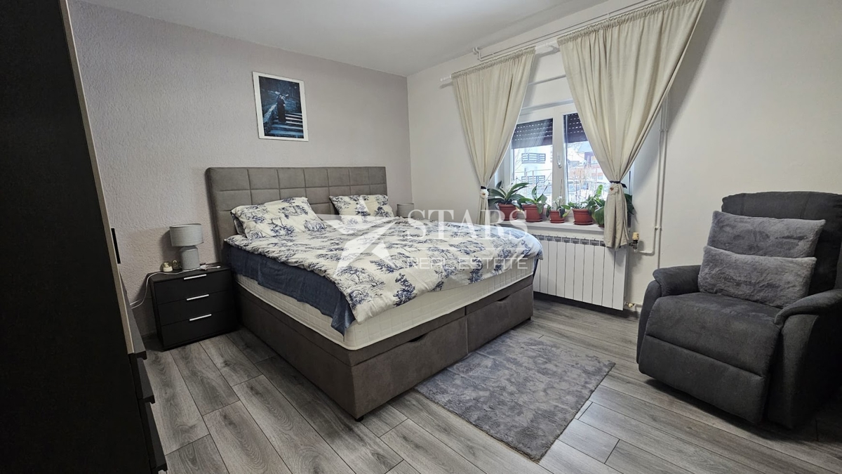 Delnice – Prostorno stanovanje v hiši z vrtom | 140 m² + 200 m² zemljišča
