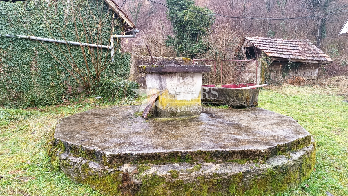 Ogulin - Starejše posestvo za obnovo