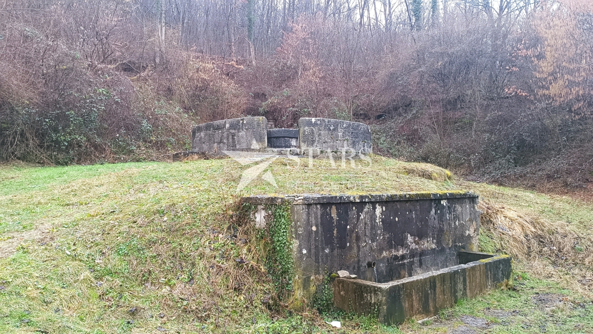Ogulin - Starejše posestvo za obnovo