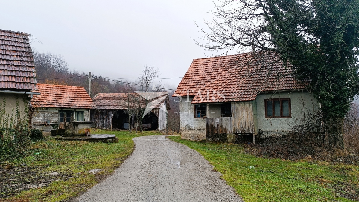 Ogulin - Starejše posestvo za obnovo