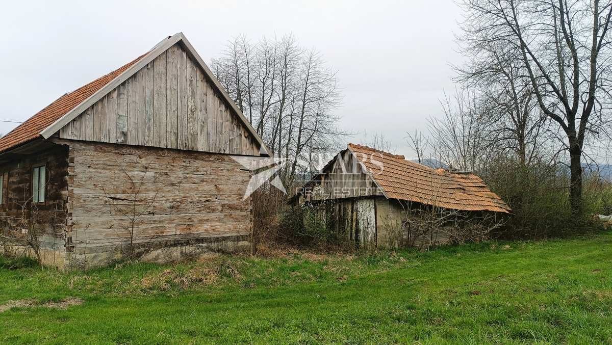 Ogulin - Lesena hiša z vrtom