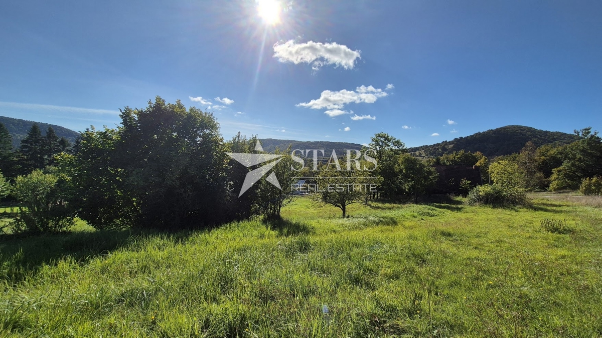 Gorski Kotar, Stari Laz – zemljišče z gradbenim dovoljenjem in projektom