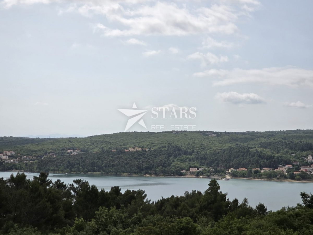 Otok Krk, Čižići, dvosobni apartma z dnevno sobo v novogradnji 