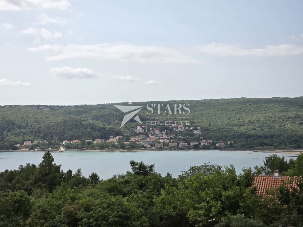 Otok Krk, Čižići, dvosobni apartma z dnevno sobo v novogradnji 
