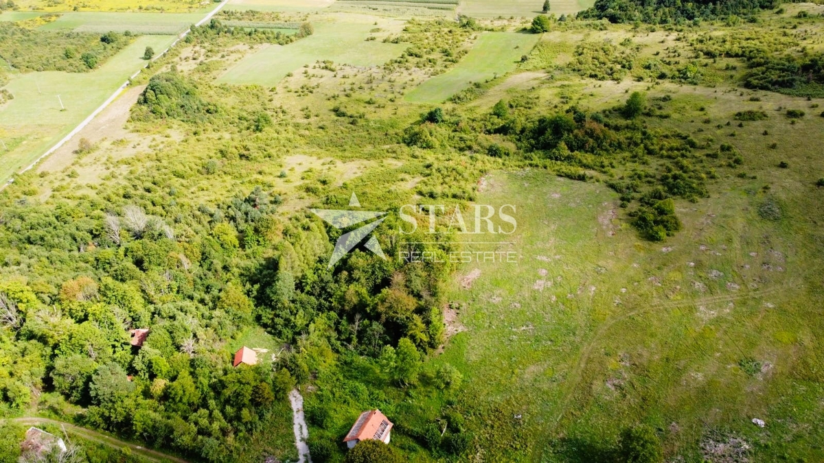Plaški - Međeđak, stavbno - kmetijsko zemljišče 115.335 m2