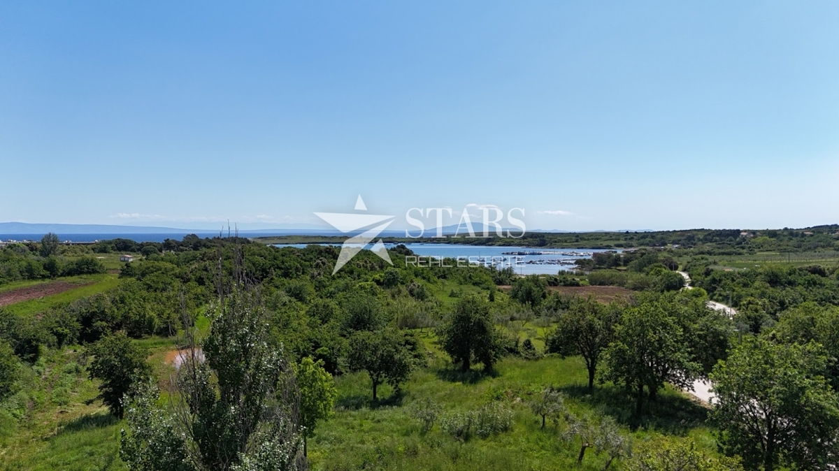 Istra, Ližnjan – Stanovanjsko gradbeno zemljišče 9463 m²
