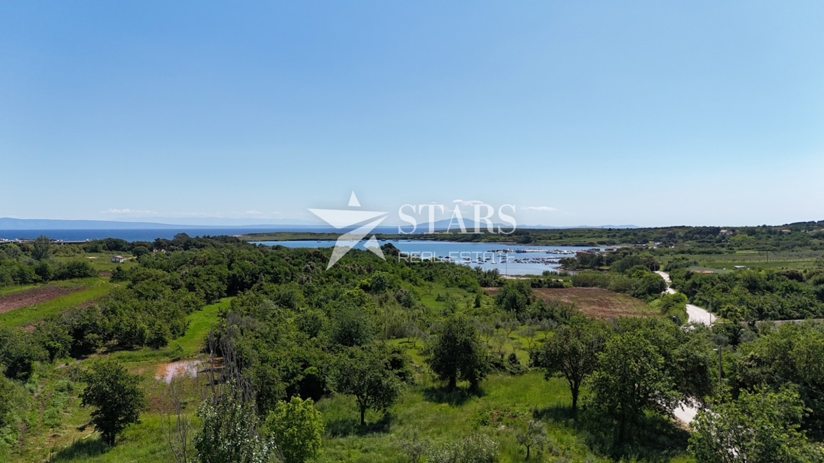 Istra, Ližnjan – Stanovanjsko gradbeno zemljišče 9463 m²
