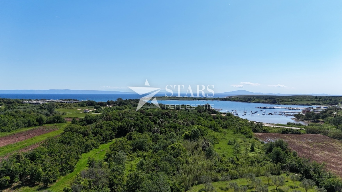 Istra, Ližnjan – Stanovanjsko gradbeno zemljišče 9463 m²