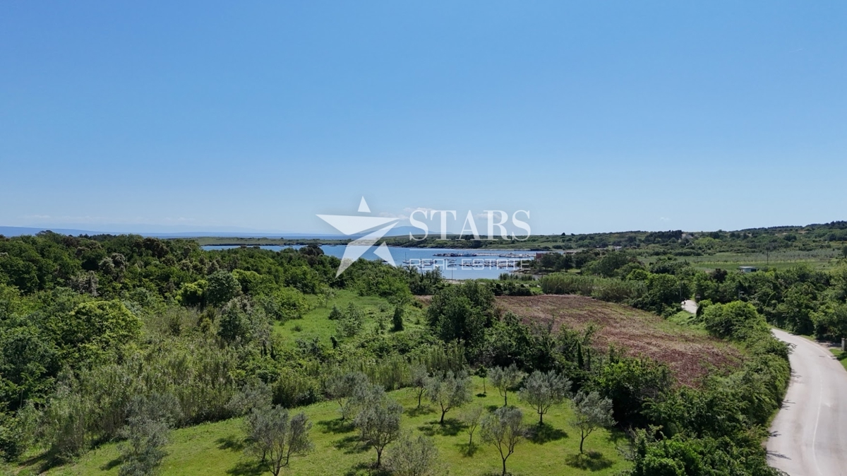 Istra, Ližnjan – Stanovanjsko gradbeno zemljišče 9463 m²