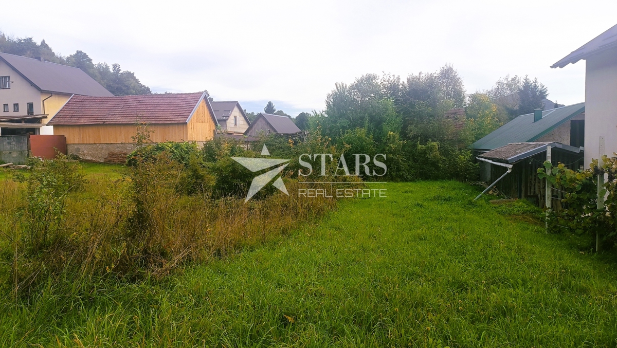 Ogulin - Stavbno zemljišče 1009 m² z objekti za prenovo