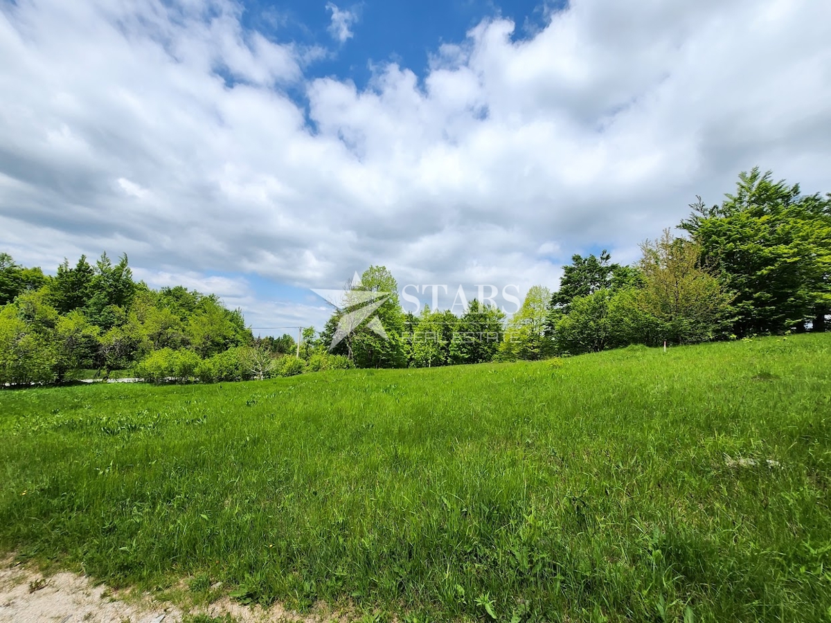 Gorski kotar, Stari Laz – Gradbena parcela s projektom 695 m2