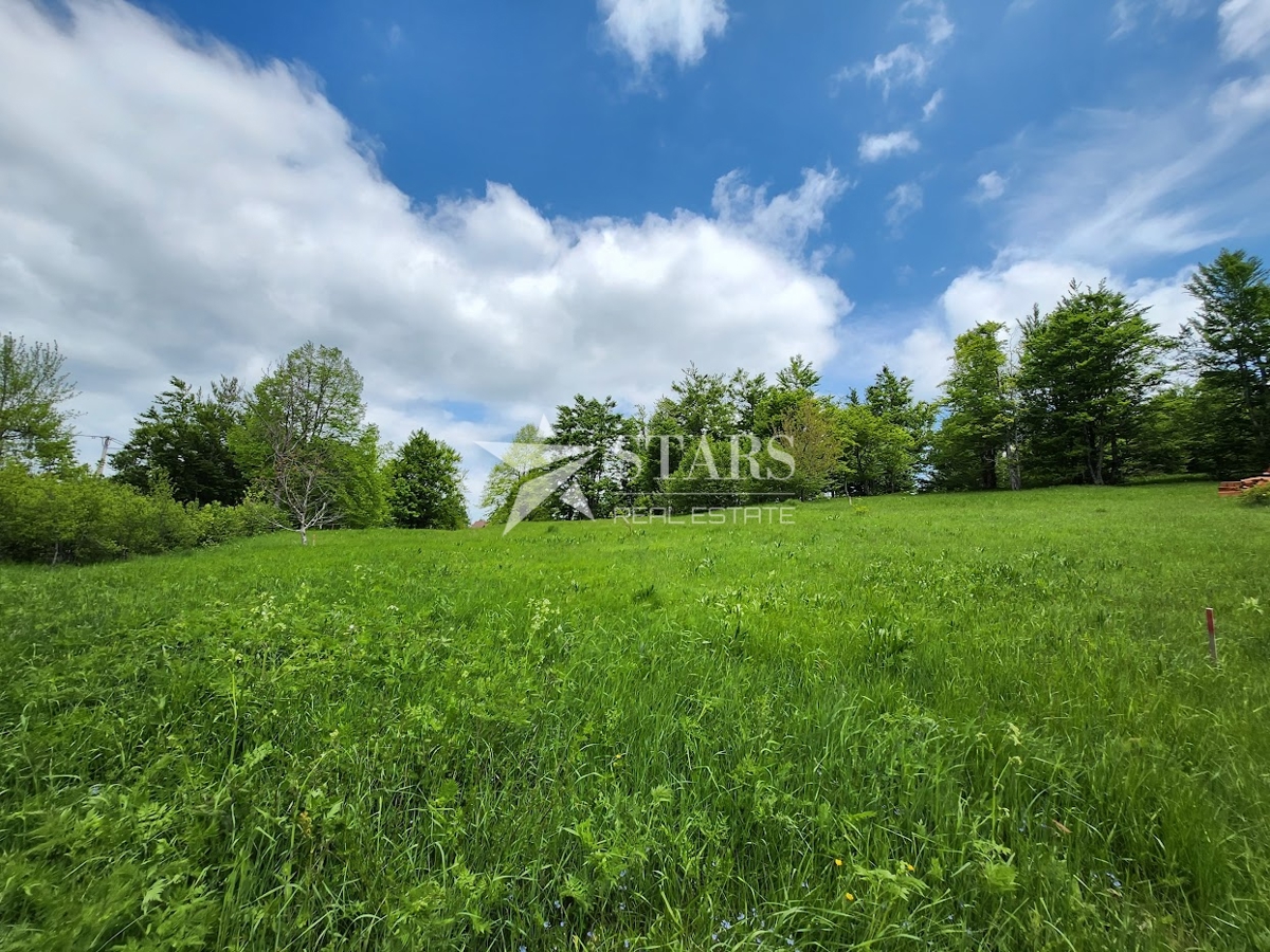 Gorski kotar, Stari Laz – Gradbena parcela s projektom 695 m2