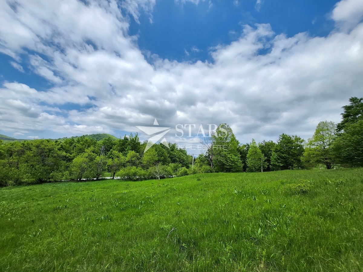 Gorski kotar, Stari Laz – Gradbena parcela s projektom 695 m2