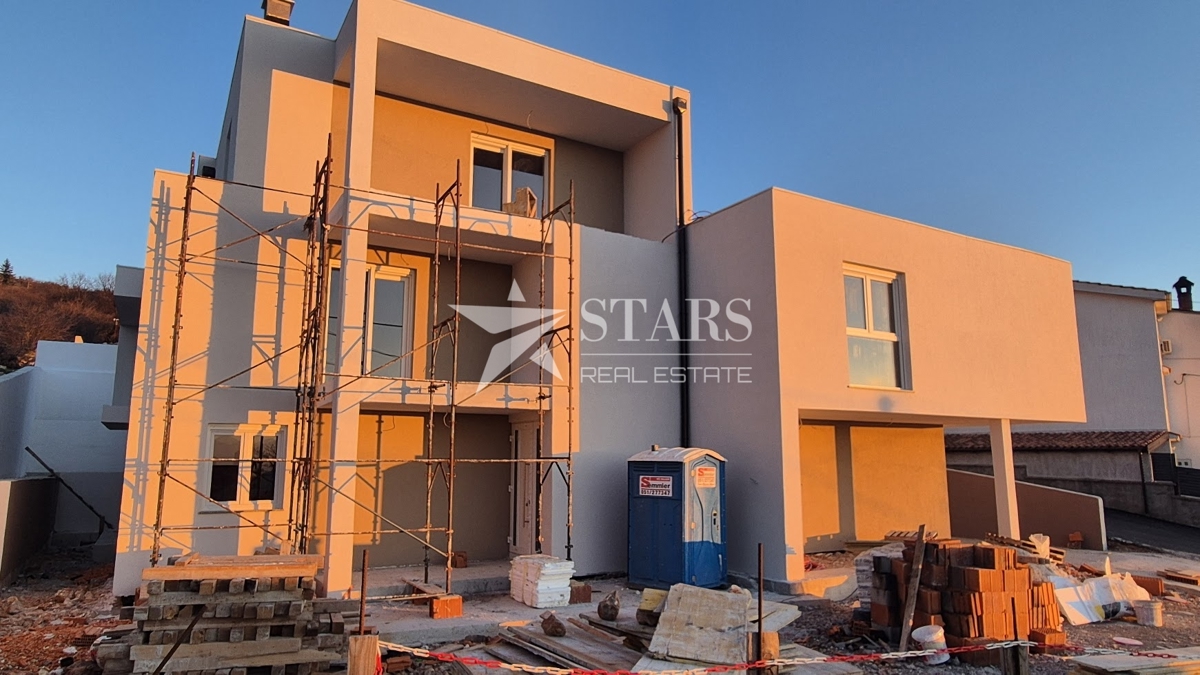 Hreljin – Novogradnja | 2-sobno stanovanje v pritličju z vrtom in pogledom na morje