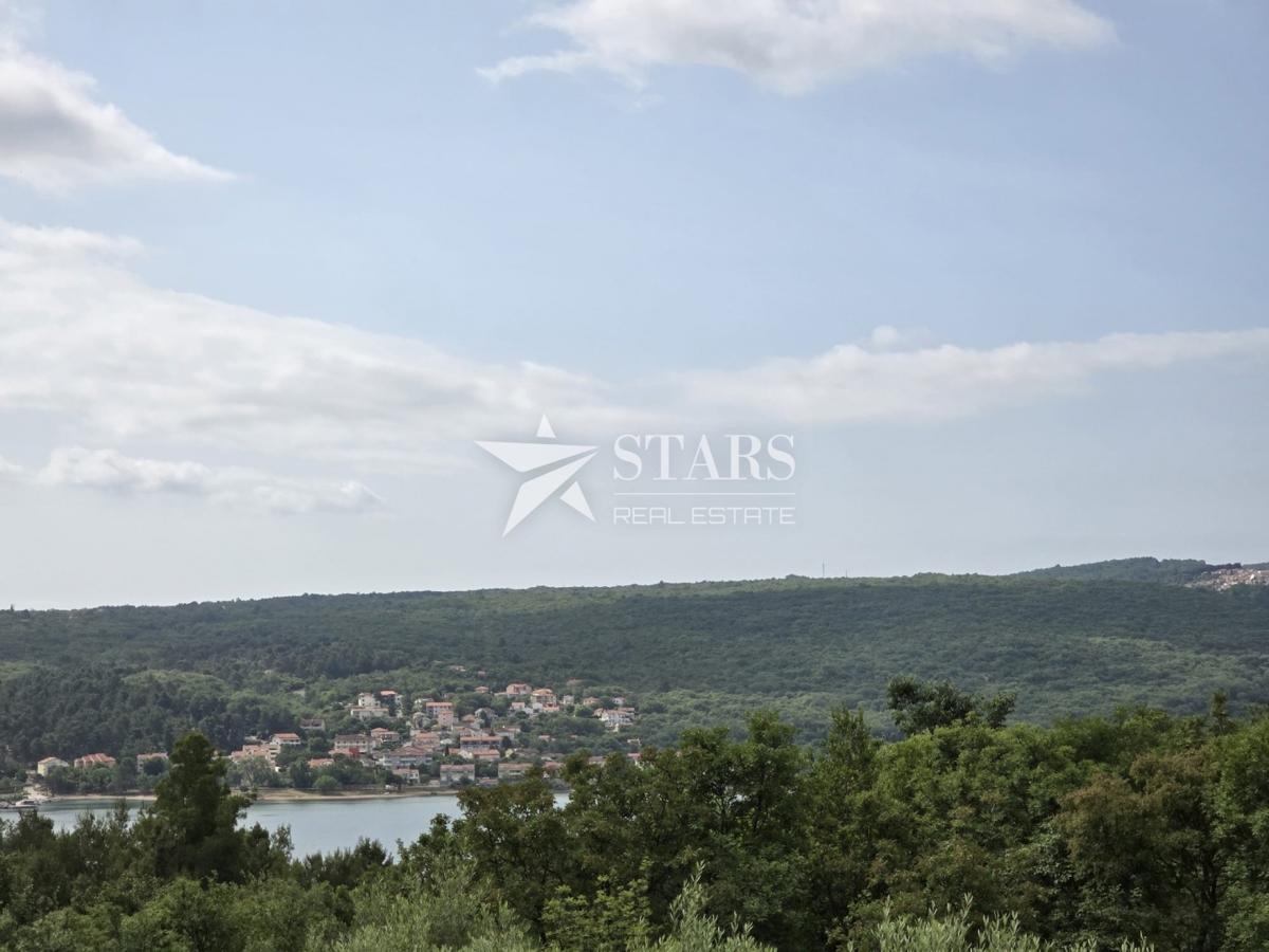 Otok Krk, Čižići, dvosobni apartma z dnevno sobo v novogradnji 