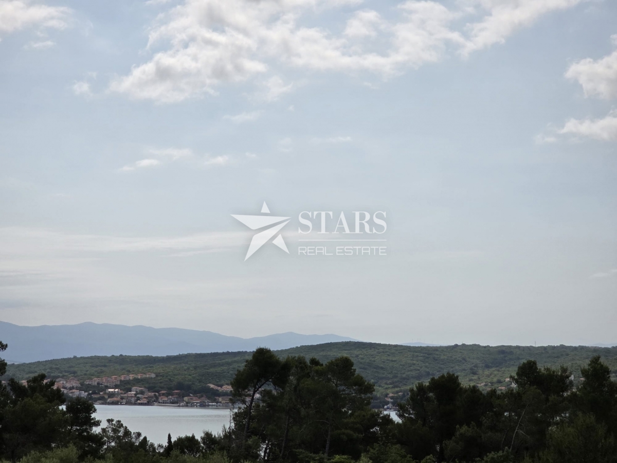 Otok Krk, Čižići, dvosobni apartma z dnevno sobo v novogradnji 