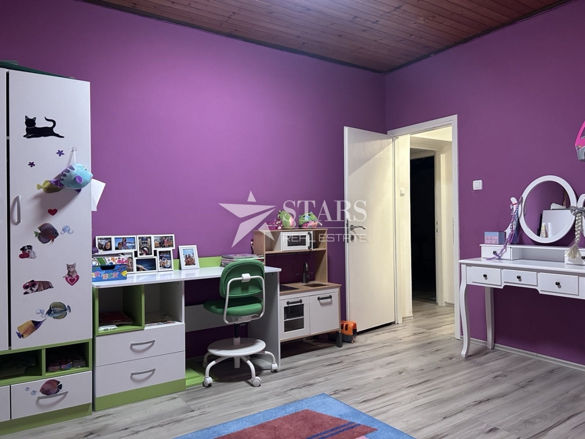 Fužine, družinska hiša s površino 150 m² in prostornim dvoriščem