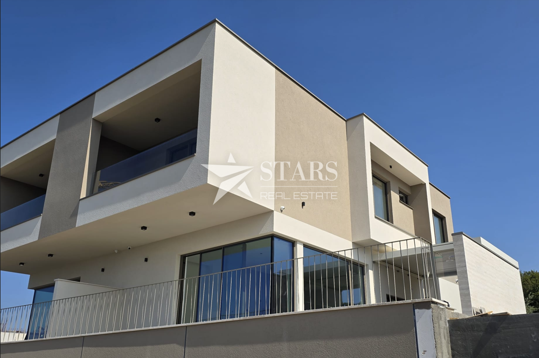 Rijeka, Kostrena - Luksuzno Trinadstropno Stanovanje s Panoramskim Pogledom na Morje, Bazenom in Zasebnim Dvigalom