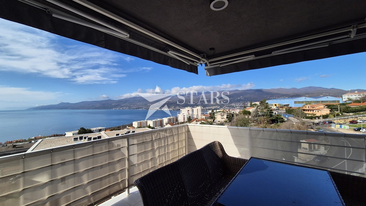 Rijeka, Srdoči – Ekskluzivna prodaja 3-sobnega stanovanja z dnevno sobo in 2 garažnima parkirnima mestoma