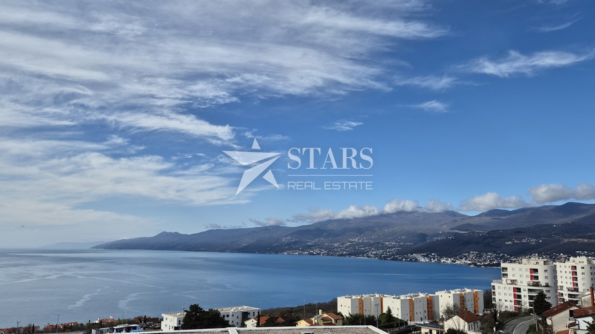 Rijeka, Srdoči – Ekskluzivna prodaja 3-sobnega stanovanja z dnevno sobo in 2 garažnima parkirnima mestoma
