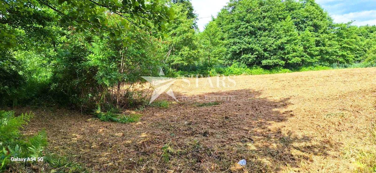 Josipdol - Stavbno zemljišče 994 m² - mirna lokacija ob potoku