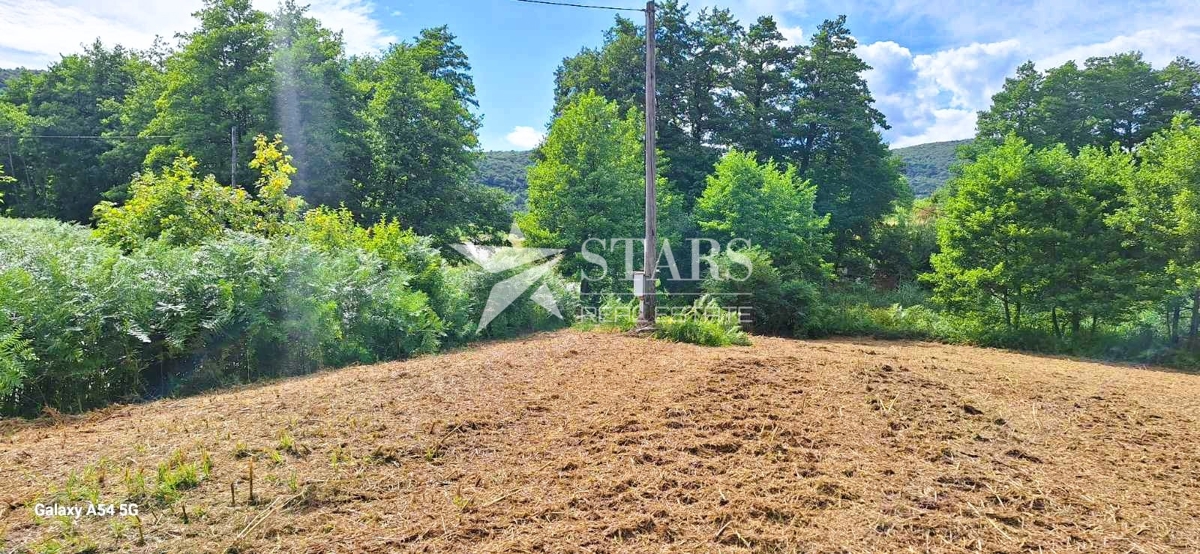Josipdol - Stavbno zemljišče 994 m² - mirna lokacija ob potoku