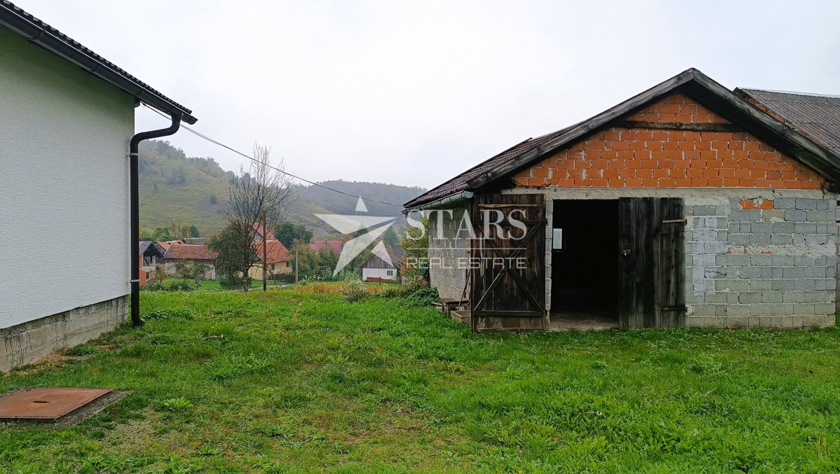 Josipdol - Hiša z vrtom in dvoriščnim poslopjem - 8 km od centra