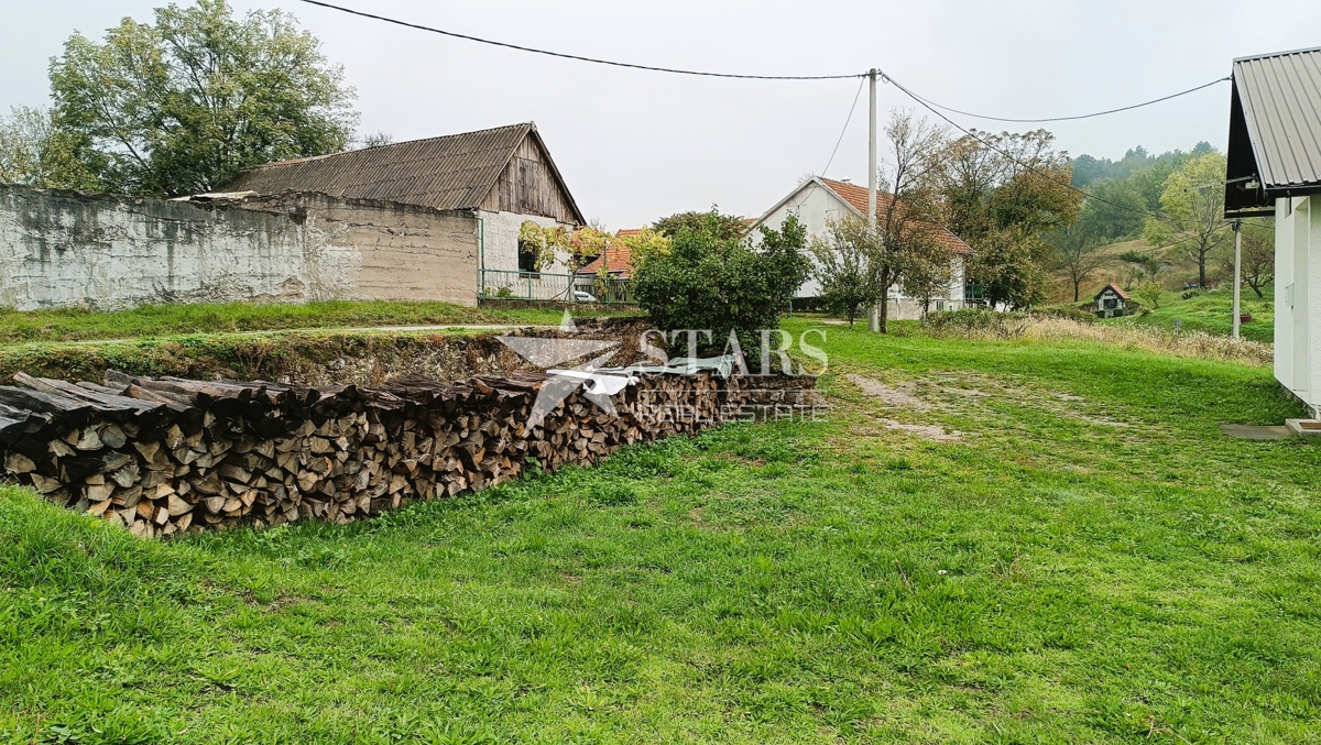 Josipdol - Hiša z vrtom in dvoriščnim poslopjem - 8 km od centra