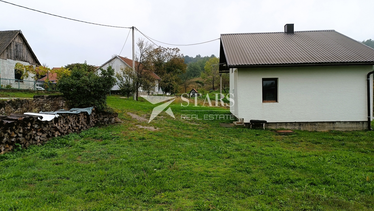 Josipdol - Hiša z vrtom in dvoriščnim poslopjem - 8 km od centra