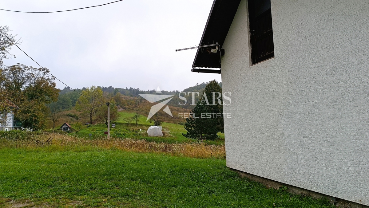 Josipdol - Hiša z vrtom in dvoriščnim poslopjem - 8 km od centra