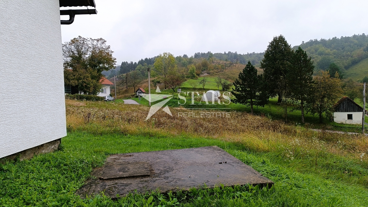 Josipdol - Hiša z vrtom in dvoriščnim poslopjem - 8 km od centra