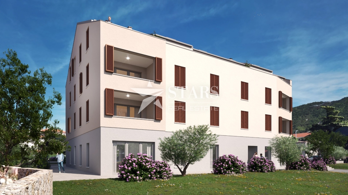 OTOK CRES, GRAD CRES – 2 spalnice + dnevna soba, tretje nadstropje, rhunska novogradnja v strogem centru, 50 m od morja