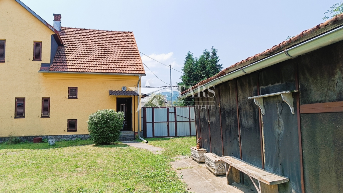 Ogulin - Prostorna hiša v centru, idealna za več namenov!
