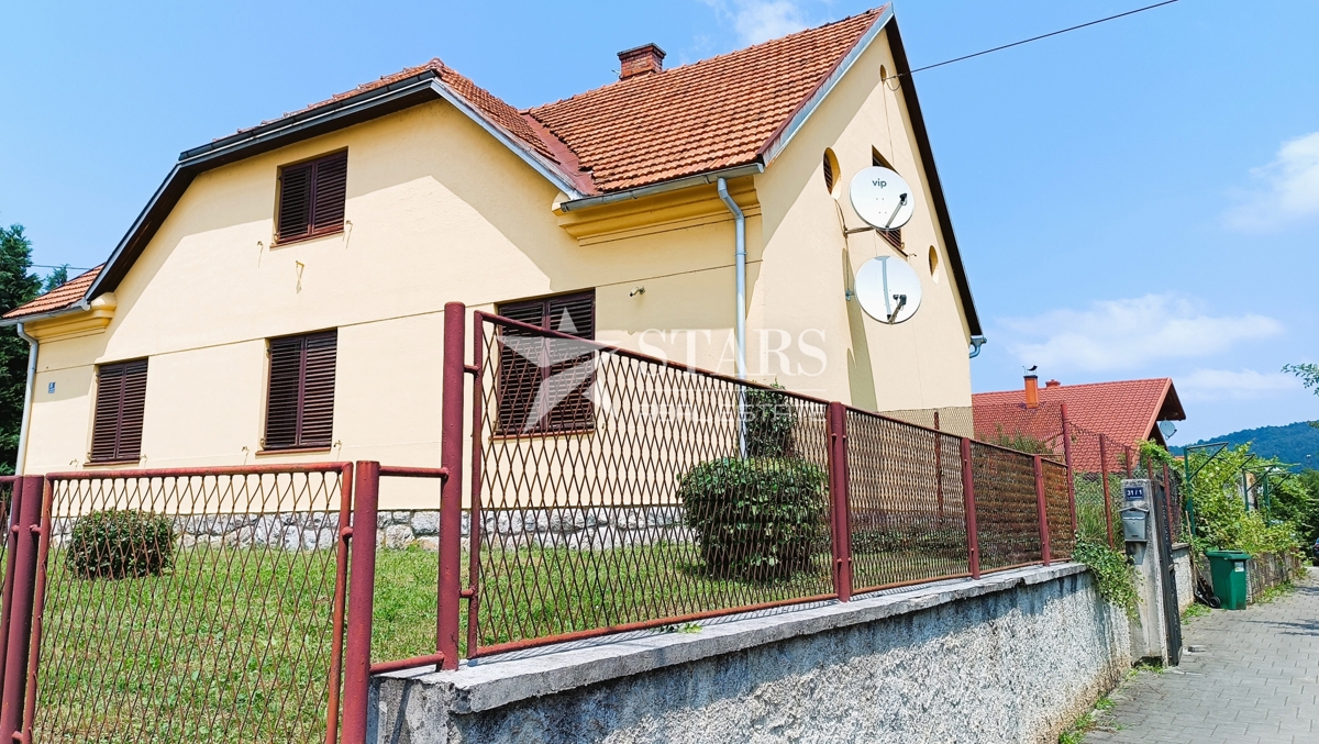 Ogulin - Prostorna hiša v centru, idealna za več namenov!
