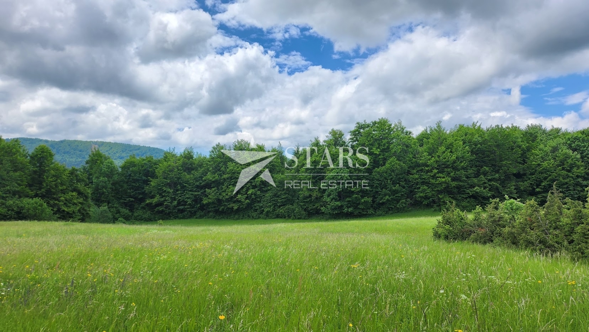  Gorski Kotar, Stari Laz – Gradbena parcela s projektom in gradbenim dovoljenjem